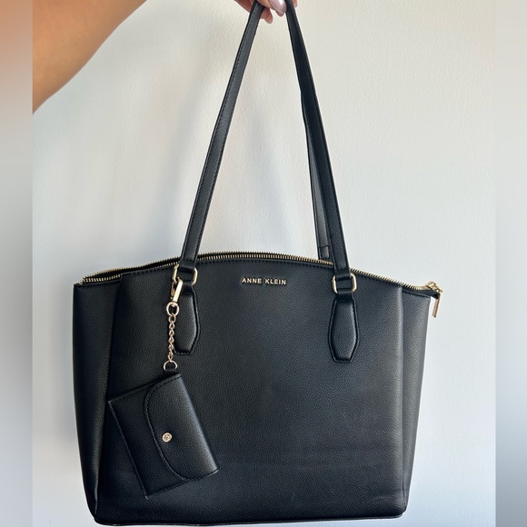 Black hand bag/work tote. Brand: Anne Klein. Fits  13’ Mackbook. - Picture 1 of 2